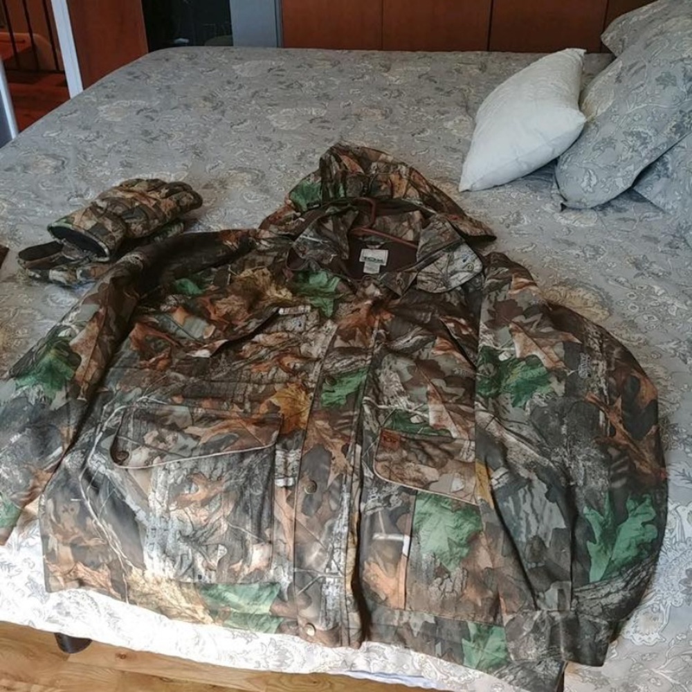 Camouflage coat and gloves